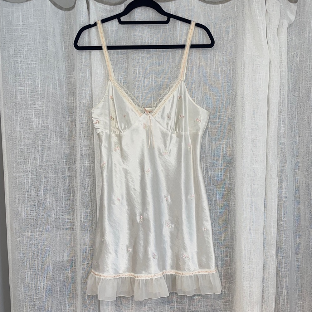 Morgan Taylor Cream Lace Satin Dress